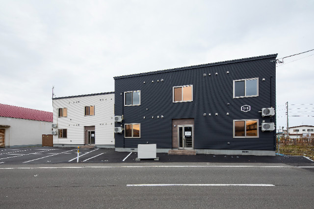 MARESSE douxの駐車場