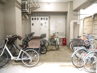 【その他共用部分】 | 建物内に、駐輪場が有ります。