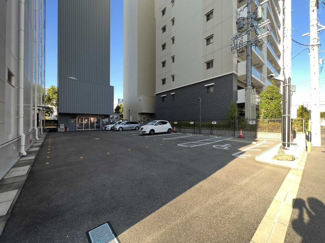 ツインパークビルの駐車場