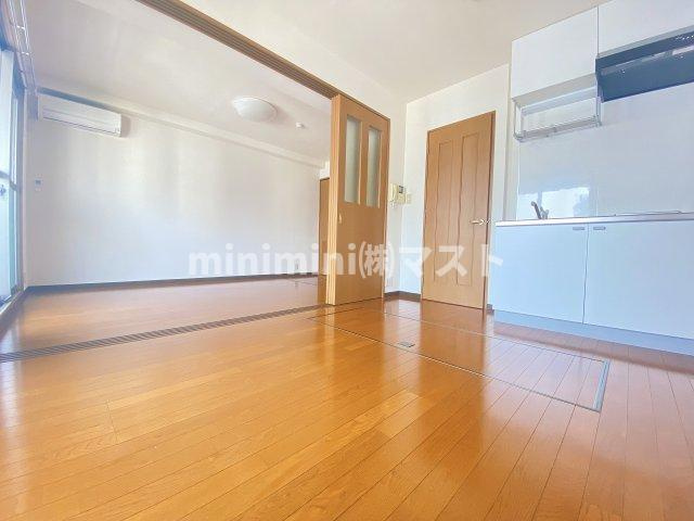 エストメゾン夕陽ヶ丘の居間・リビング