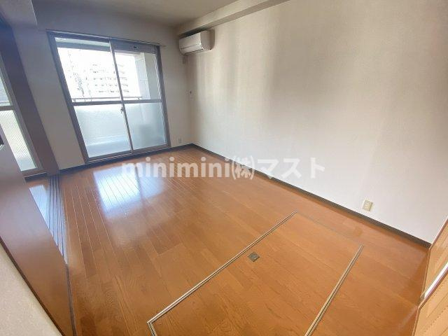 エストメゾン夕陽ヶ丘の洋室