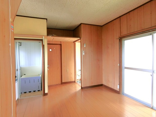三階貸家の居間・リビング