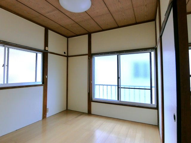 三階貸家の洋室