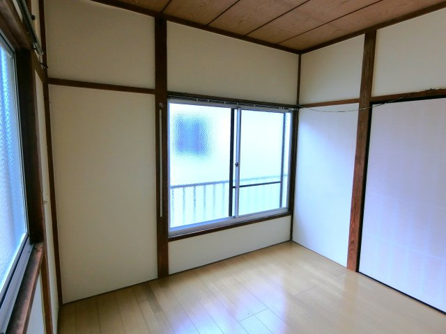 三階貸家の洋室