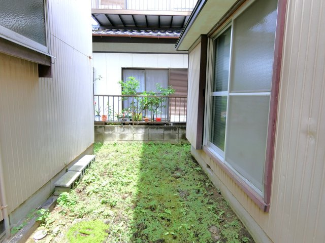 三階貸家の庭