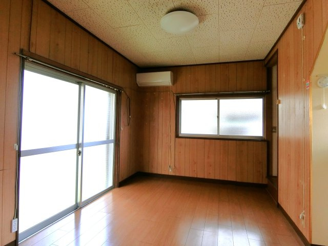 三階貸家の居間・リビング