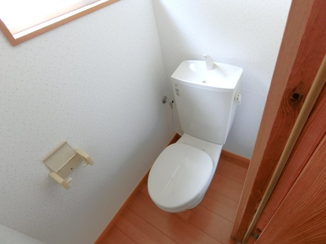 三階貸家のトイレ