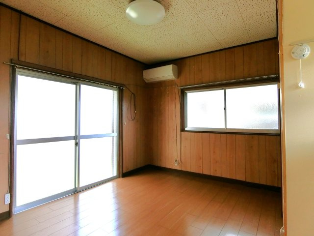 三階貸家の居間・リビング