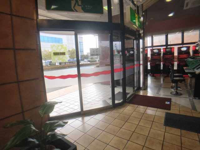 半田市 丸万ビルのロビー