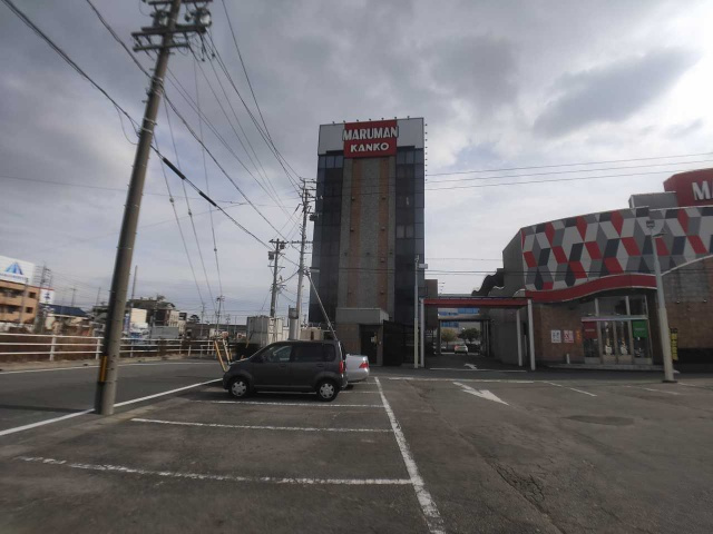 半田市 丸万ビルの駐車場