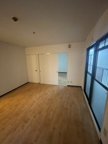 プレアール蔀屋本町の洋室