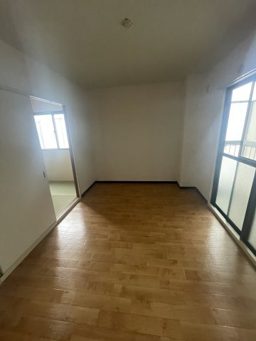 プレアール蔀屋本町の洋室