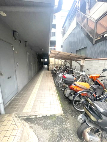 プレアール蔀屋本町の駐車場