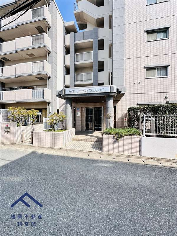 今宿パーク・マンションの外観