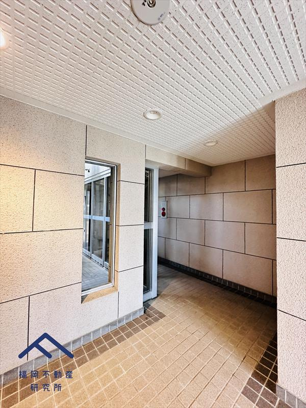 今宿パーク・マンションのエントランス