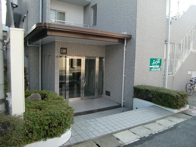 コンブリオアダチのエントランス