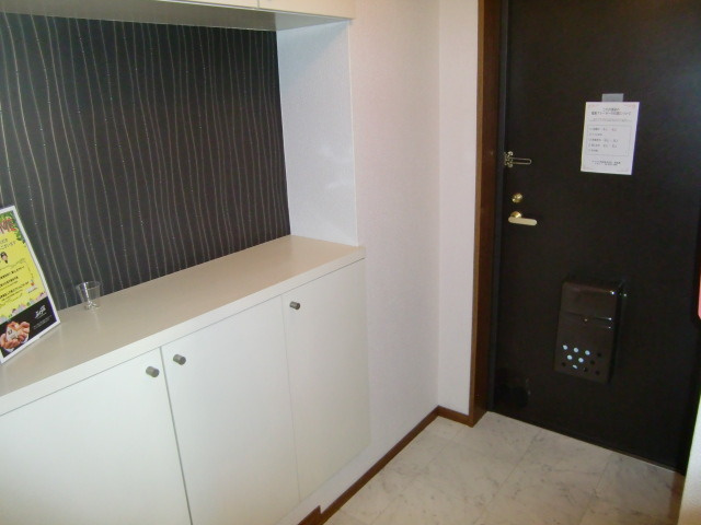 コンブリオアダチの玄関