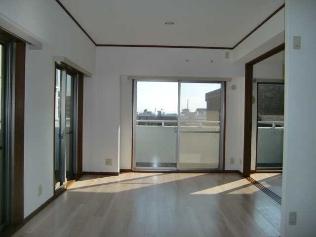 コンブリオアダチの居間・リビング