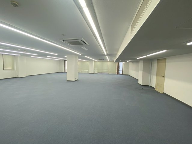 康生通南 マルワビルの内装