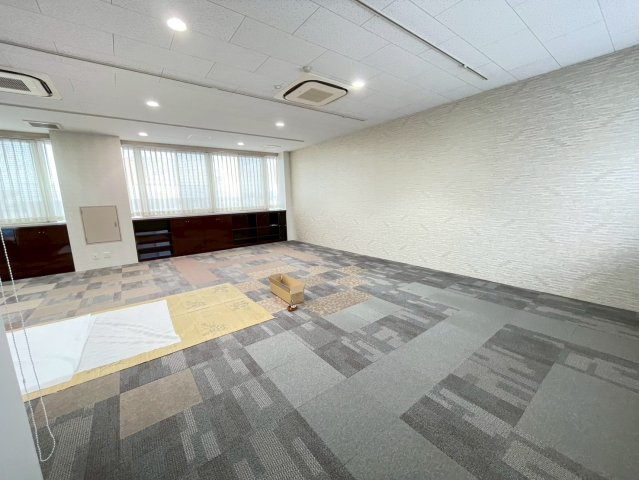 福岡町 佐藤様貸事務所の内装