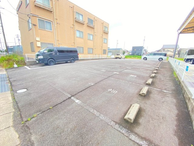 福岡町 佐藤様貸事務所の駐車場