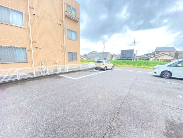 福岡町 佐藤様貸事務所の駐車場