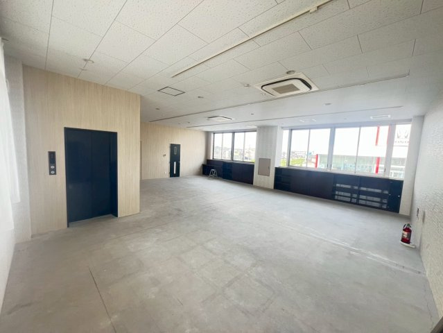 福岡町 佐藤様貸事務所の内装