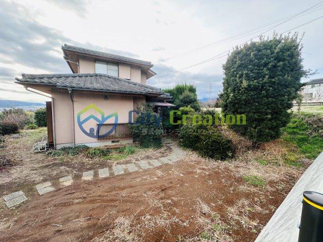 秦野市落合　家庭菜園が出来る中古住宅の外観