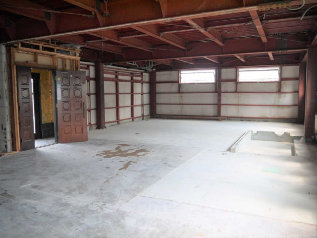 西井ビルの駐車場