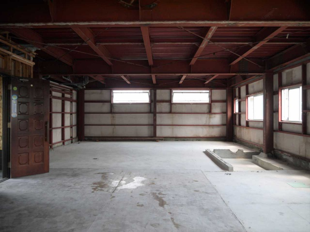 西井ビルの駐車場