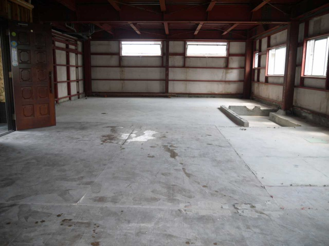 西井ビルの駐車場