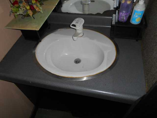 西井ビルの洗面所