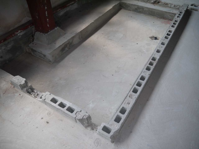 西井ビルの駐車場