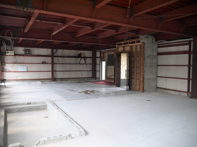 西井ビルの駐車場