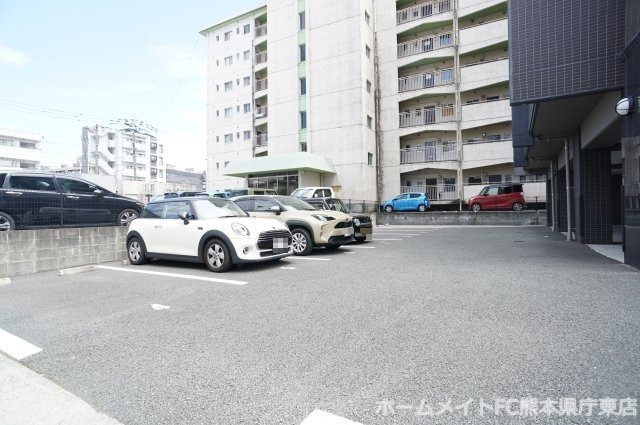 熊本市中央区九品寺６丁目の賃貸マンションの駐車場