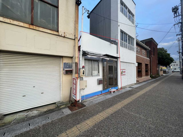 西尾市花ノ木貸店舗の駐車場