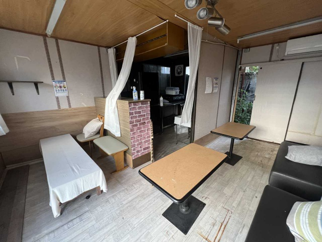 西尾市花ノ木貸店舗のエントランス