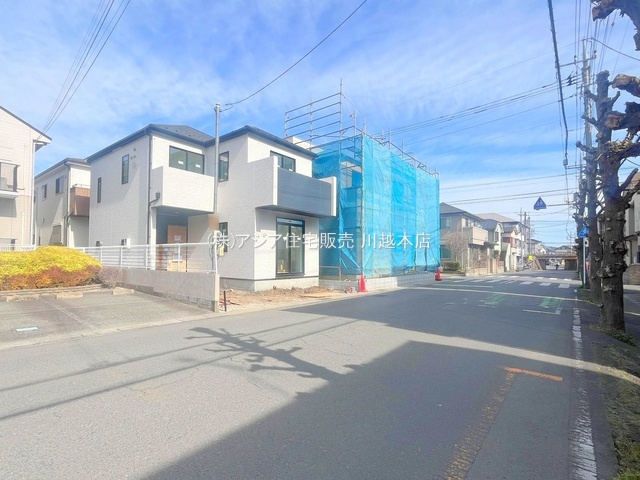 月々９万円台～　新築戸建　川越市稲荷町4期の前面道路含む現地写真|南東側 10.0ｍ公道