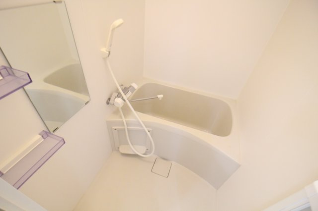 グランパシフィック花園北Ⅱの浴室|コンパクトで使いやすいお風呂です