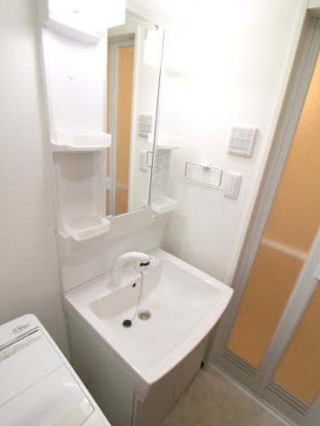 グランパシフィック花園北Ⅱの洗面所|ゆったりとスペースのある洗面所