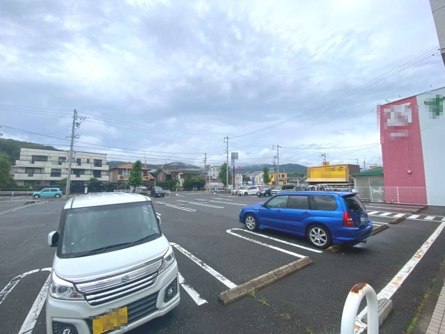 ピボット蒲郡コートBの駐車場