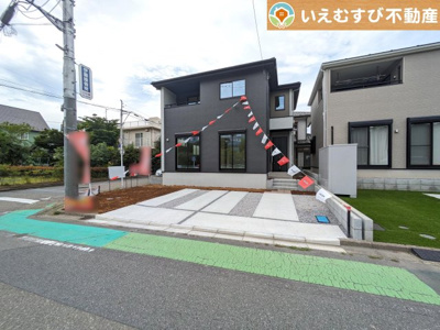 【駐車場】 | Zut PLUS　本庄市本庄8期 | 2台駐車可能なスペース完備
しっかり舗装してある駐車スペースで天気が悪く足元が悪い日でも乗り降りしやすい♪