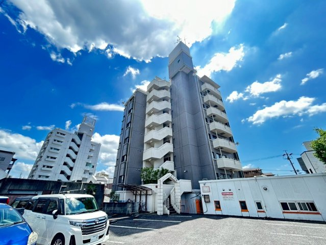 イーストガーデン杉の木館の外観