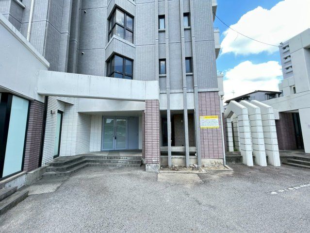 イーストガーデン杉の木館の外観