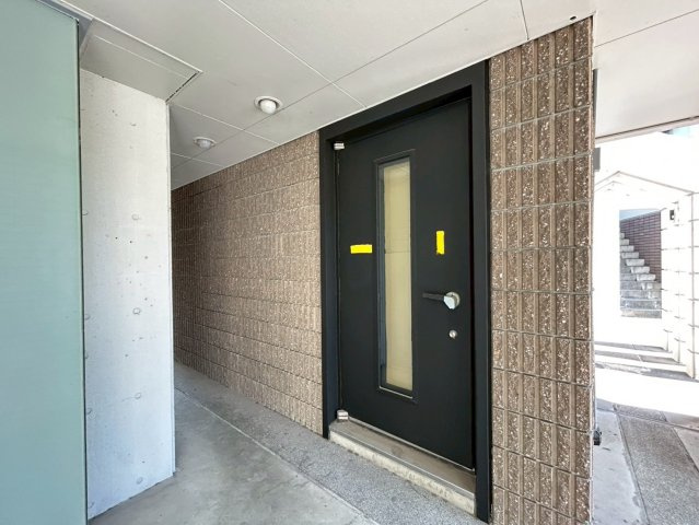 イーストガーデン杉の木館の玄関