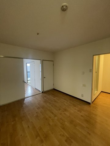 プレアール蔀屋本町の洋室