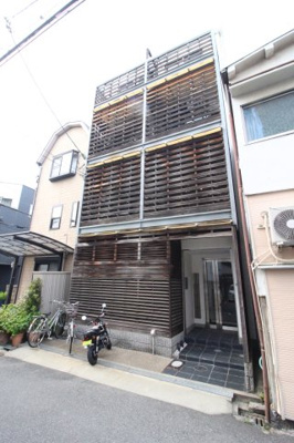 【外観】 | SQUARE | ルーバーの外観がオシャレです♪