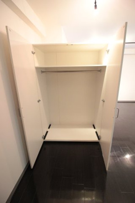 【収納】 | SQUARE | 可動式のクローゼット