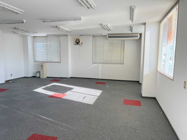 竜美西 平成ビルのロビー