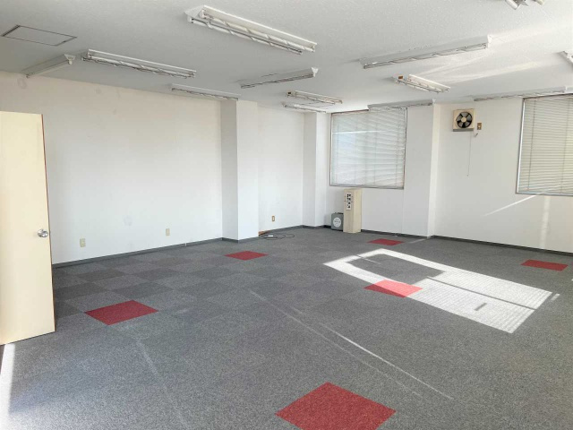 竜美西 平成ビルのロビー